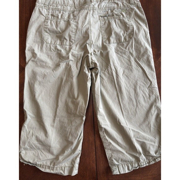 Izod size 16 women’s green khaki capri cropped pants casual pockets - Picture 2 of 9